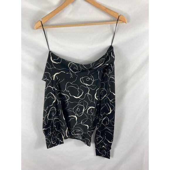 ASTR Off shoulder Black White Patterned Blouse Size Large - Picture 5 of 5